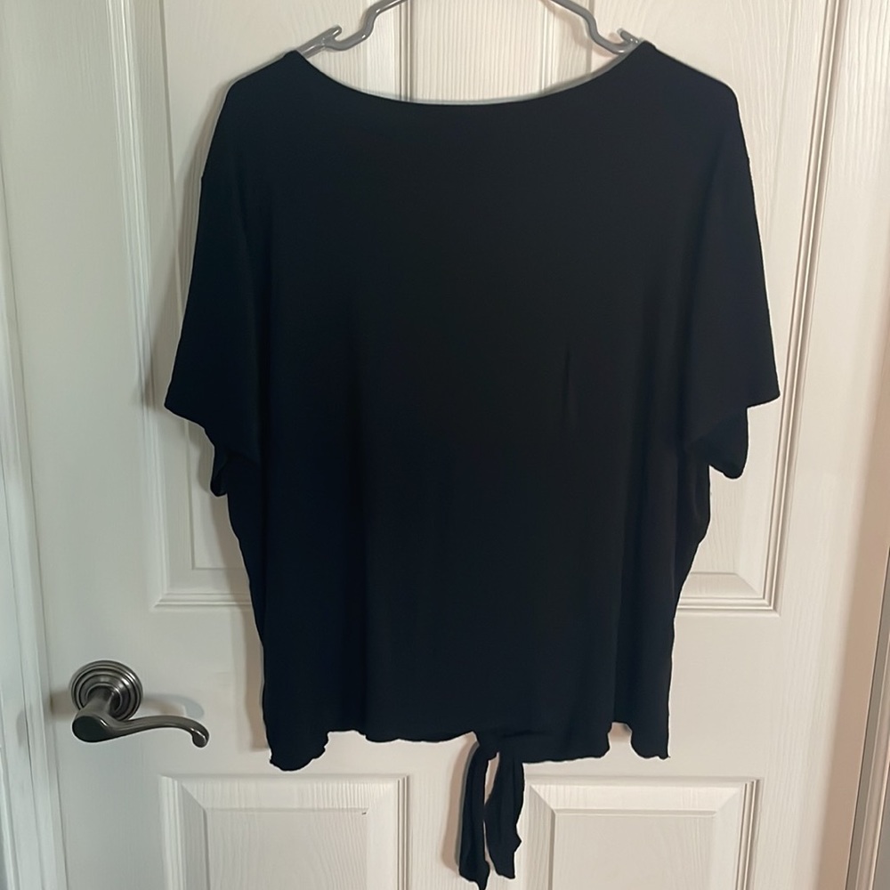 Ellen Tracy Black Knotted Top with Gold Should Buttons size XL - Picture 2 of 12